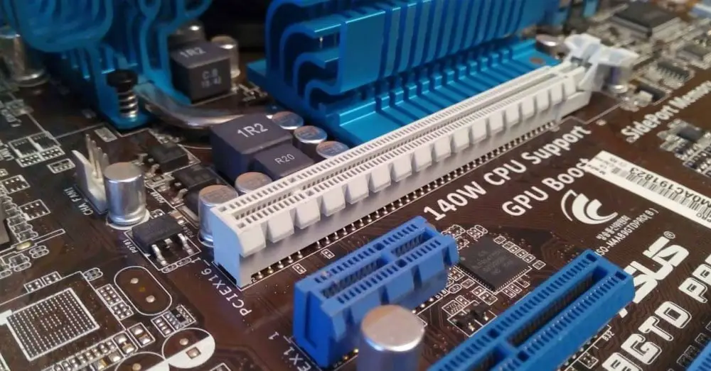 How Do the PCIe Lanes on Your Motherboard Work