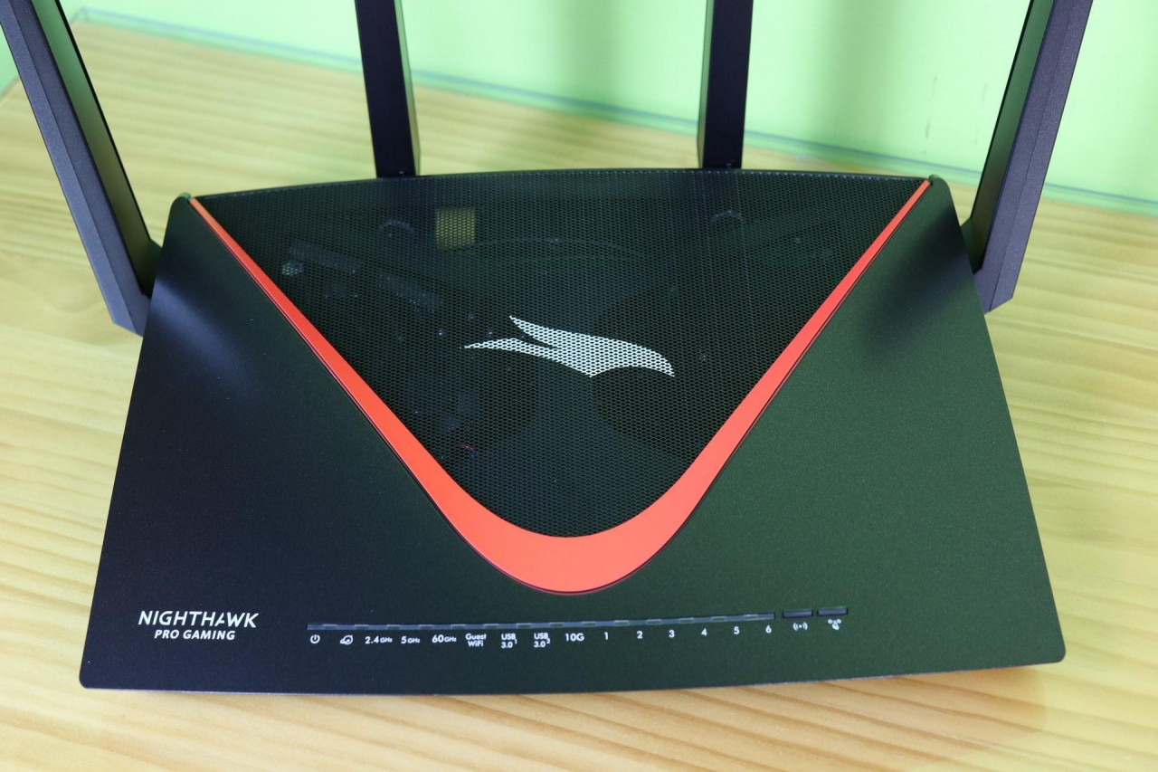 Frontale router gaming extremo NETGEAR Nighthawk Pro Gaming XR700