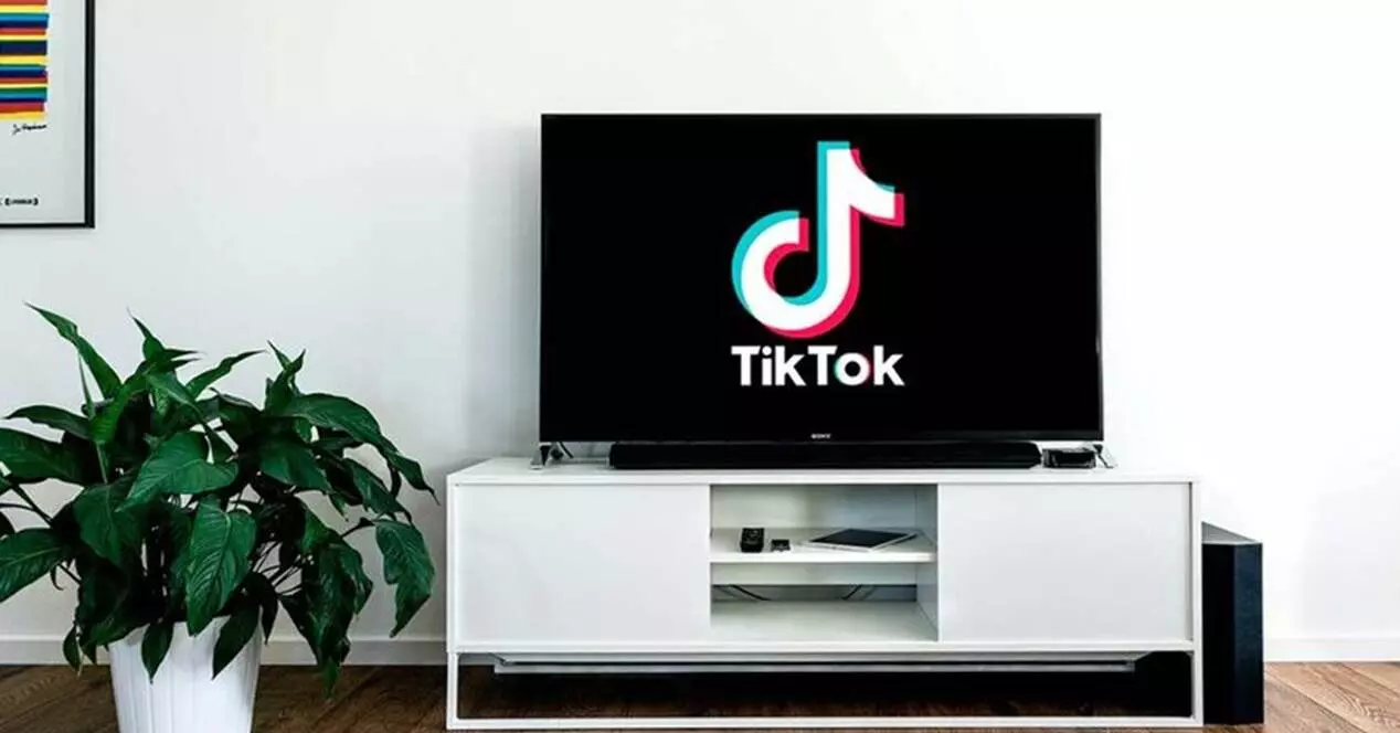 смотреть видео из Instagram или TikTok на моем Smart TV