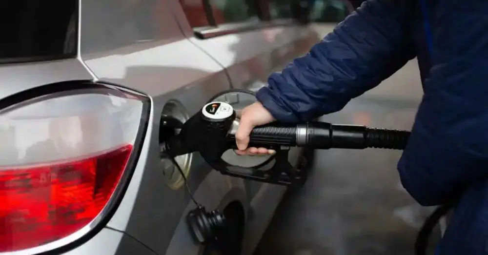 Varför din bils diesel går upp och bensin inte gör det