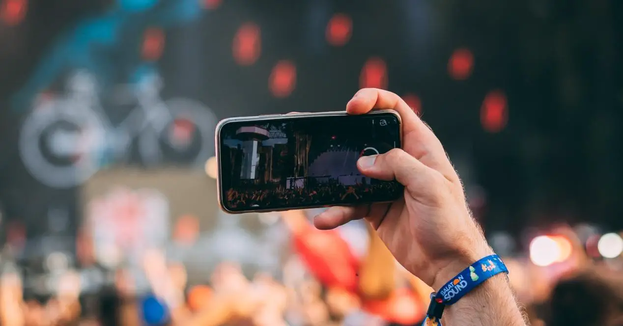 Scattare una foto e un video allo stesso tempo è possibile su iPhone
