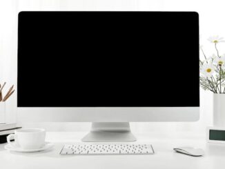 Diferența de consum de energie electrică între un laptop și un computer desktop