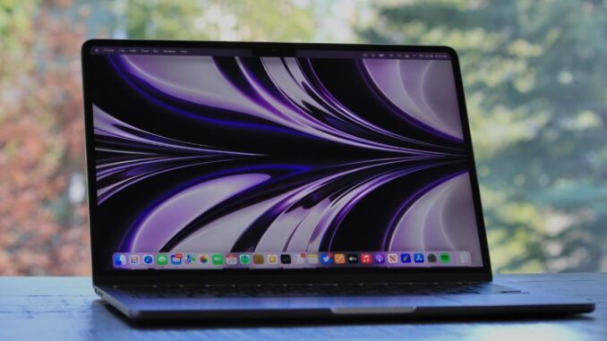 conectați Mac-ul la un monitor extern