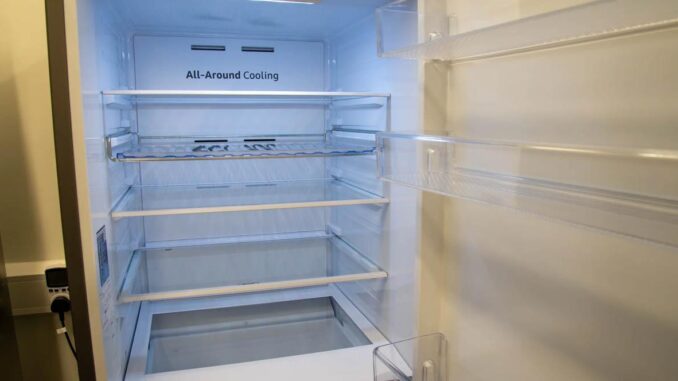 Does your full or empty fridge use more electricity