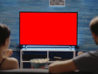 Why is the TV screen red with the Movistar deco